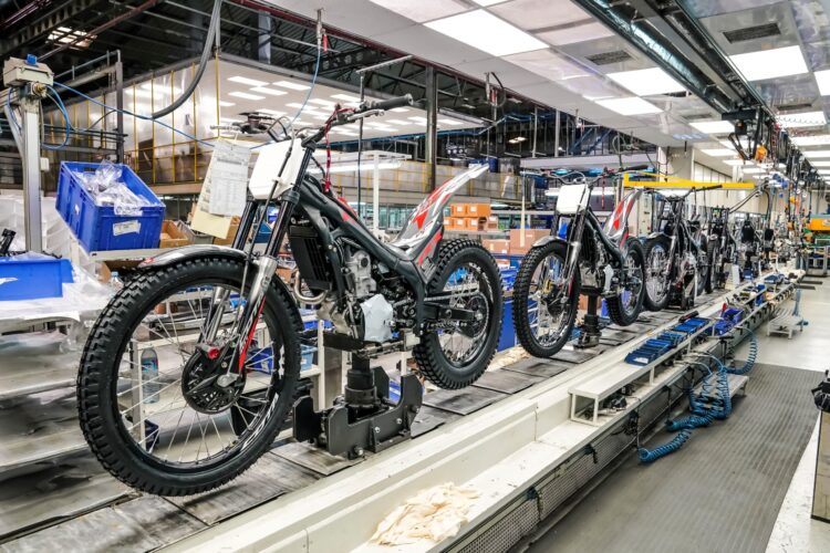 Do you want to see the Montesa 22YM production line? Have a look..!